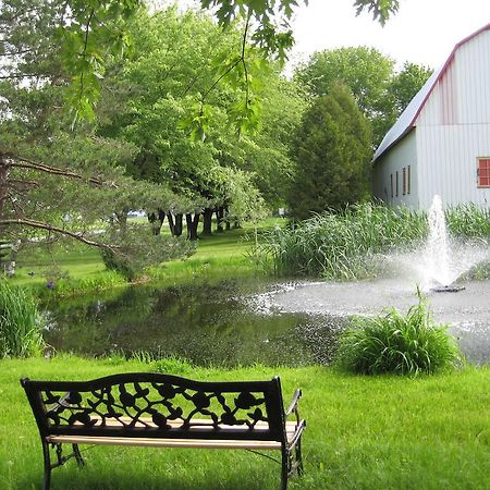 Eden Sur Terre Bed & Breakfast Marieville Bagian luar foto