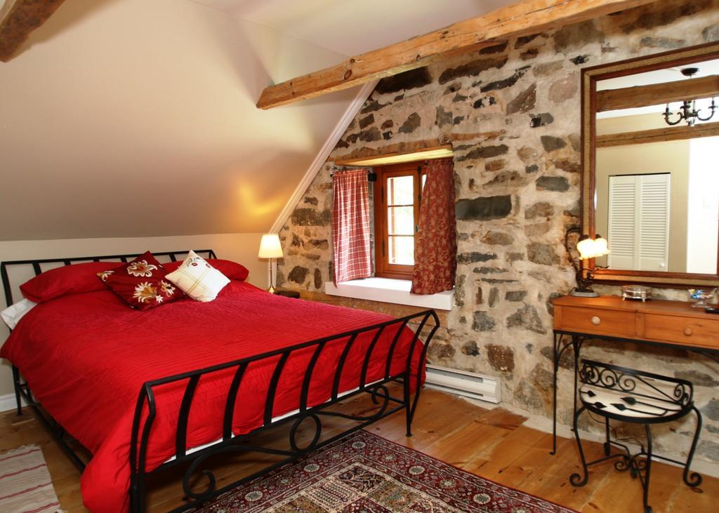 Eden Sur Terre Bed & Breakfast Marieville Bagian luar foto