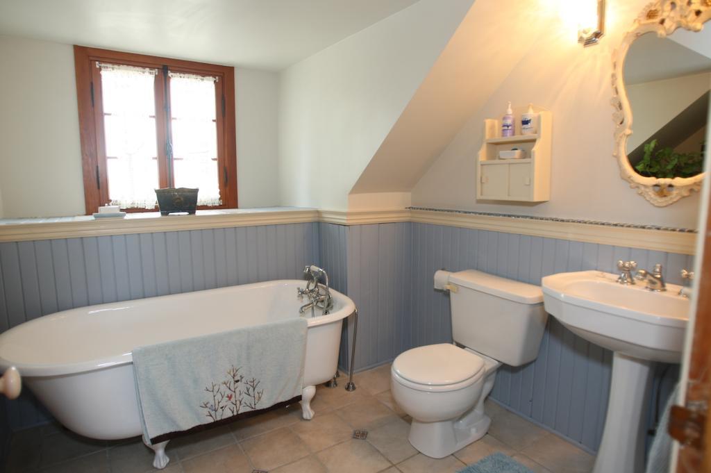 Eden Sur Terre Bed & Breakfast Marieville Ruang foto