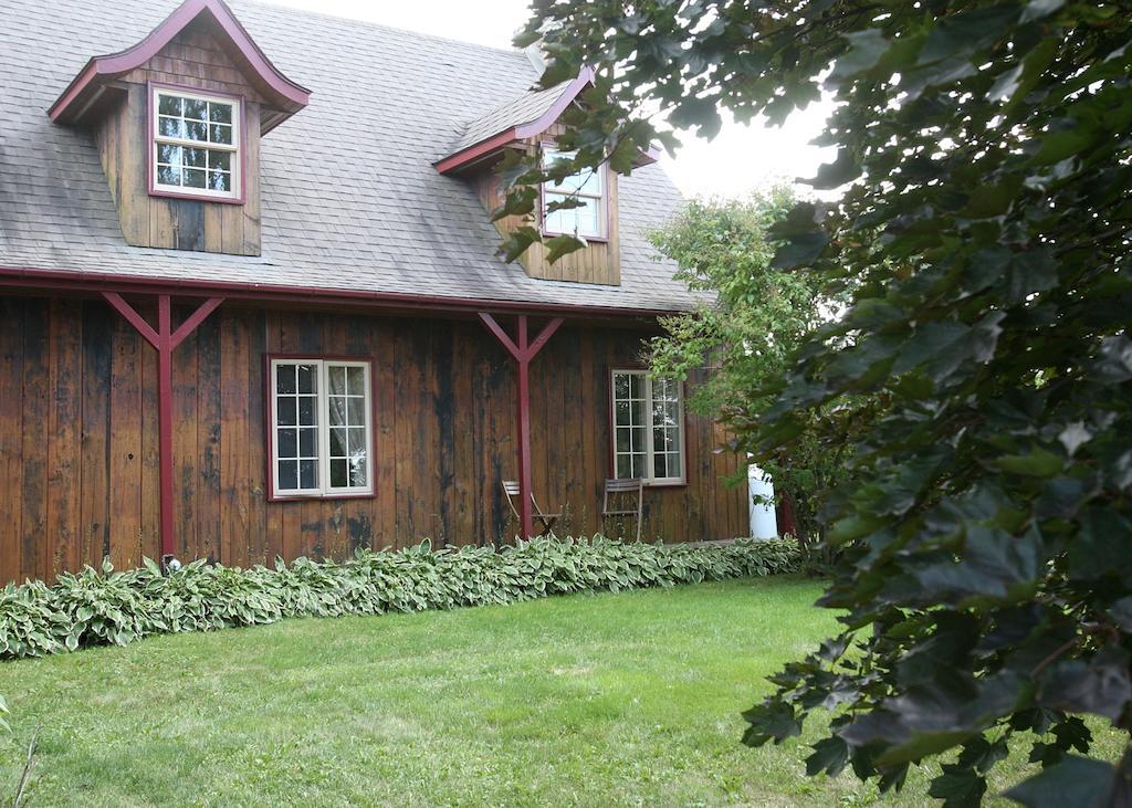Eden Sur Terre Bed & Breakfast Marieville Bagian luar foto