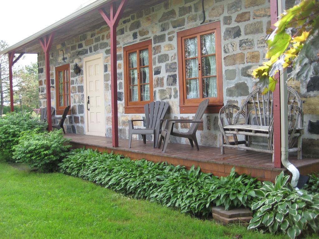 Eden Sur Terre Bed & Breakfast Marieville Bagian luar foto